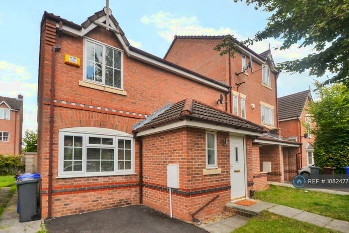 5 Bedroom Semi-Detached House To Rent In Chervil Close, Manchester, M14