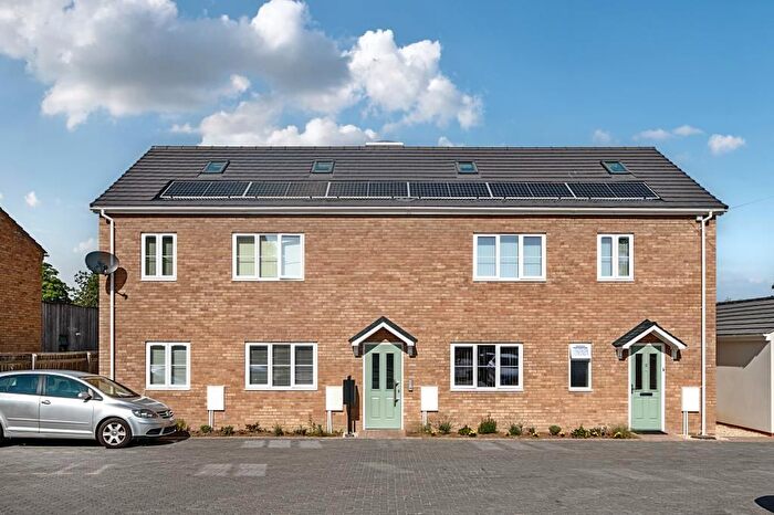 1 Bedroom Flat To Rent In Burford Road, Carterton, OX18