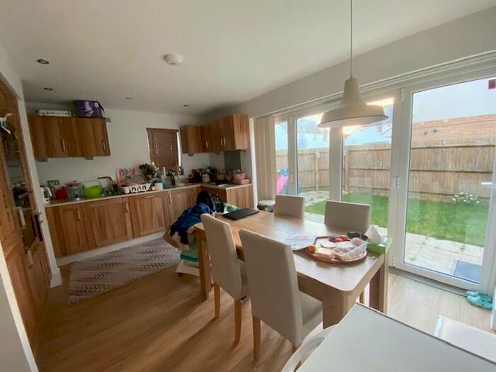 4 Bedroom Detached House To Rent In Mead Crescent, Redhouse Park, Milton Keynes, MK14