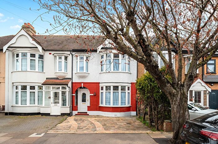 3 Bedroom Terraced House For Sale In Ashburton Avenue, Ilford, IG3