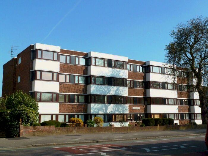 2 Bedroom Flat To Rent In Glenwood Court, Woodford Road, South Woodford, E18