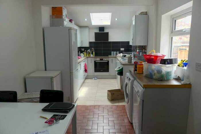 4 Bedroom Semi-Detached House To Rent In Braemar Road, Fallowfield, M14