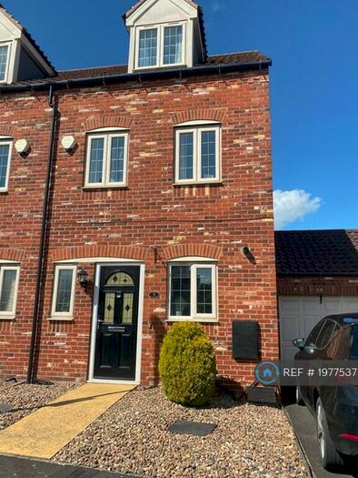 3 Bedroom Semi-Detached House To Rent In Barnard Meadows, Gainsborough, DN21