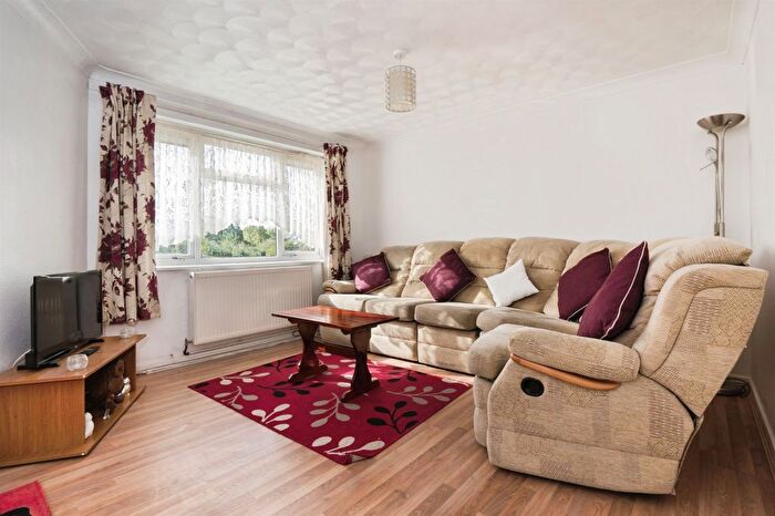 2 Bedroom Flat For Sale In Pennine Road, Southampton, SO16