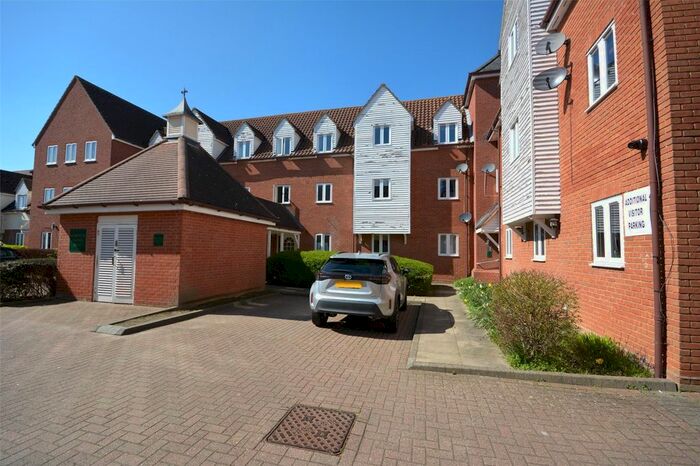 2 Bedroom Flat To Rent In Melba Court, Writtle, CM1