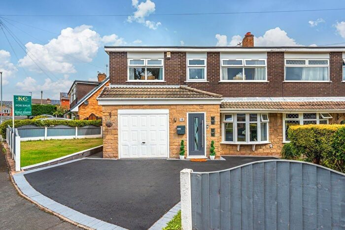 4 Bedroom Semi-detached House For Sale In Aylesbury Crescent, Hindley Green, WN2