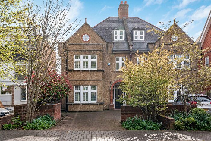 5 Bedroom Semi Detached House For Sale In Lemsford Road, St Albans, AL1