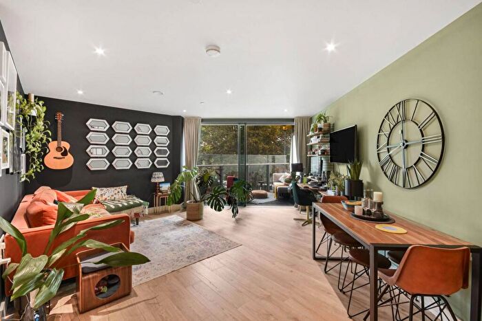 1 Bedroom Flat To Rent In Churchyard Row, Elephant And Castle, London, SE11