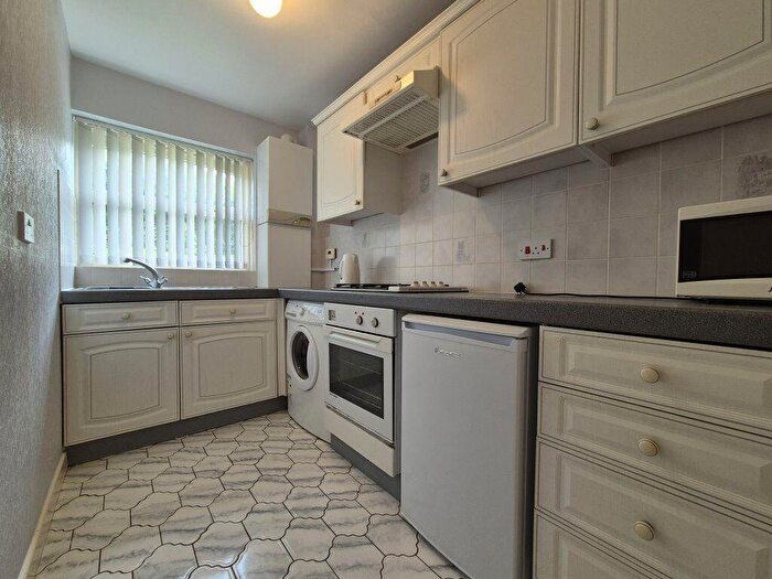 1 Bedroom Flat To Rent In Dubarry Avenue, Kingswinford, DY6