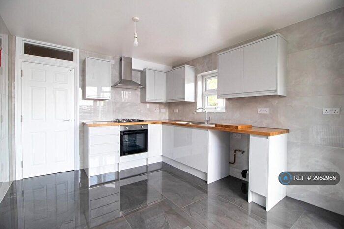 3 Bedroom Flat To Rent In High St South, London, E6