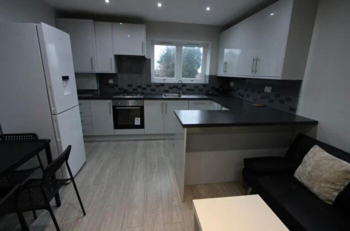 2 Bedroom Flat To Rent In Langley Park Road, Sutton, London, SM2