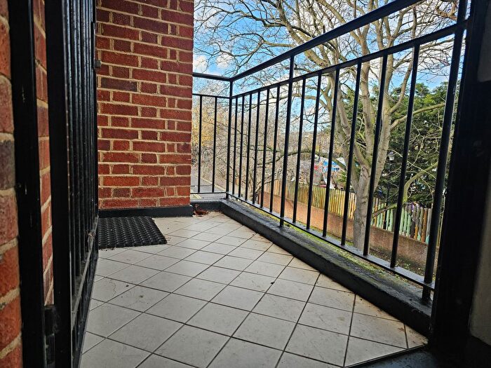 1 Bedroom Flat To Rent In Burns House, N16