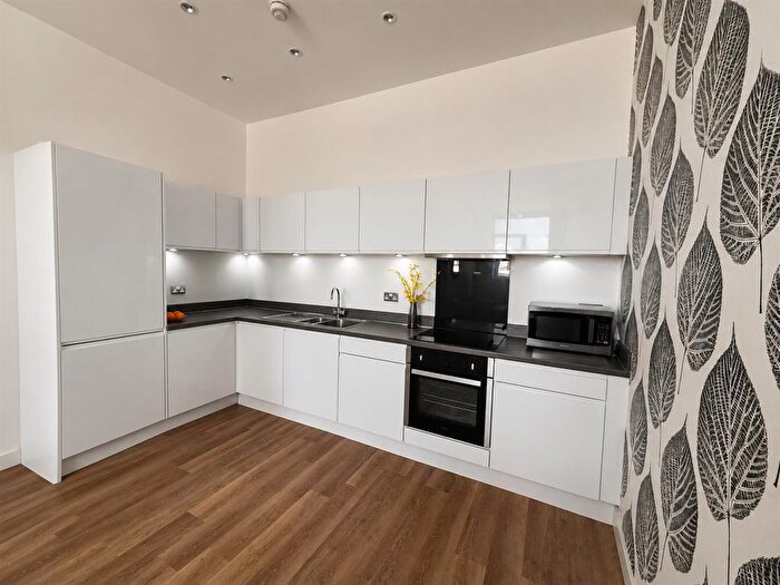 2 Bedroom Flat For Sale In New York Road, Leeds, LS2