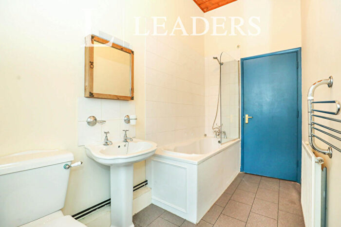 2 Bedroom Apartment To Rent In Spencer Road, Northampton, NN1