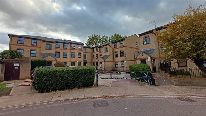 1 Bedroom Flat For Sale In Edmeston Close, Hackney Wick, E9