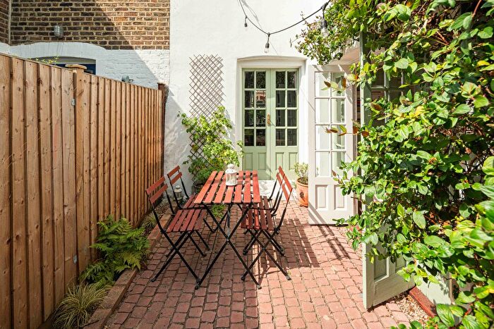 3 Bedroom Terraced House For Sale In Kenbury Street, London, SE5