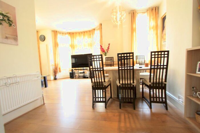 4 Bedroom Flat To Rent In Wandsworth Common West Side, London, SW18