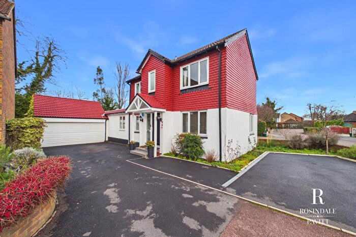 4 Bedroom Detached House For Sale In Claydon Drive, Croydon, CR0