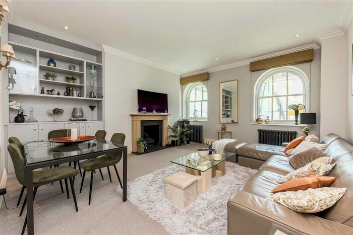 3 Bedroom Flat To Rent In Queen's Gate Terrace, London, SW7