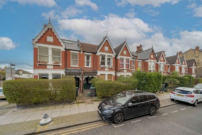 2 Bedroom Flat To Rent In Crescent Road, London, N22