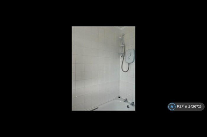 2 Bedroom End Of Terrace House To Rent In Lindsay Gardens, Kilmarnock, KA3