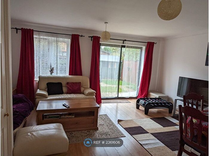 3 Bedroom End Of Terrace House To Rent In The Wickets, Maidenhead, SL6