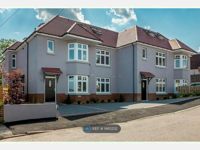 2 Bedroom Flat To Rent In Tolmers Gardens, Cuffley, Potters Bar, EN6