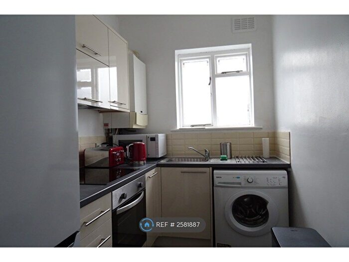 1 Bedroom Flat To Rent In Moyser Road, London, SW16