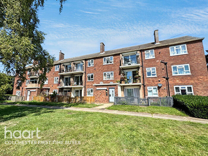2 Bedroom Apartment For Sale In Hawthorn Avenue, Colchester, CO4