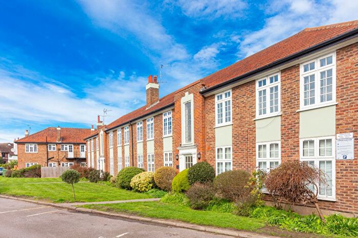 2 Bedroom Flat To Rent In Rythe Court, Portsmouth Road, KT7