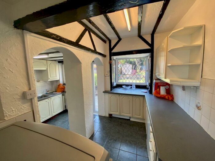 3 Bedroom Semi-Detached House To Rent In Greenhill Road, Leicester, LE2