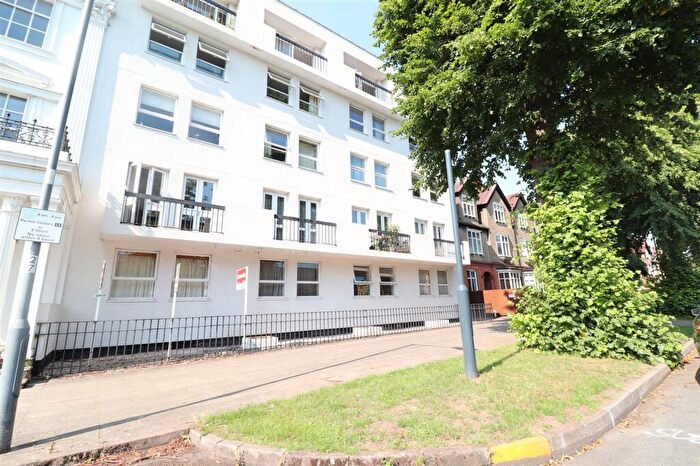 2 Bedroom Flat For Sale In Beauchamp Avenue, Leamington Spa, CV32