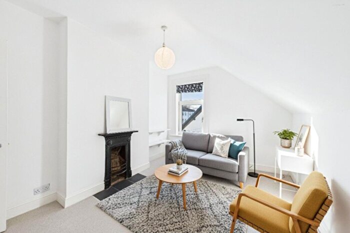 1 Bedroom Apartment To Rent In St. Lukes Road, Maidenhead, Berkshire, SL6