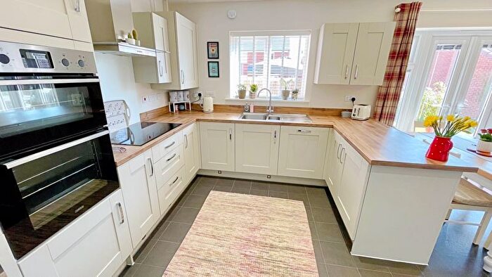 5 Bedroom Detached House For Sale In Field Avenue, Saxilby, Lincoln, LN1