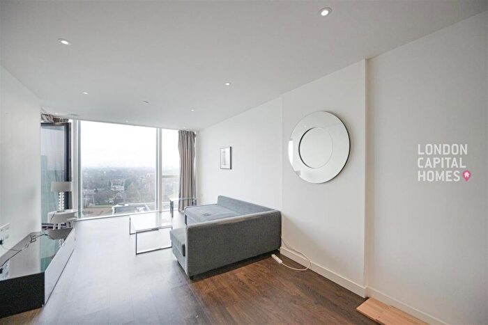 2 Bedroom Apartment To Rent In Skyline Apartments, Devan Grove, London, N4