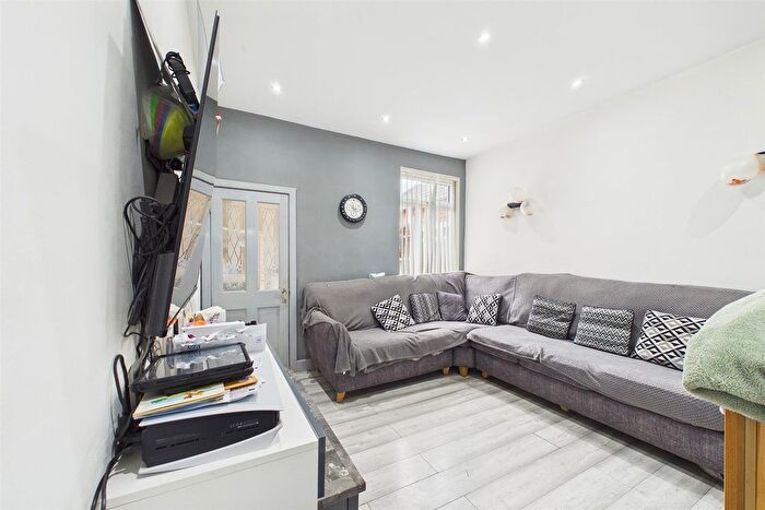 3 Bedroom Terraced House For Sale In George Elliot Road, Foleshill, Coventry, CV1 - Photo 3