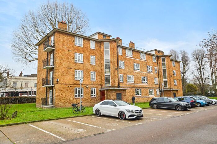 2 Bedroom Flat For Sale In Kelmscott Gardens, London, W12