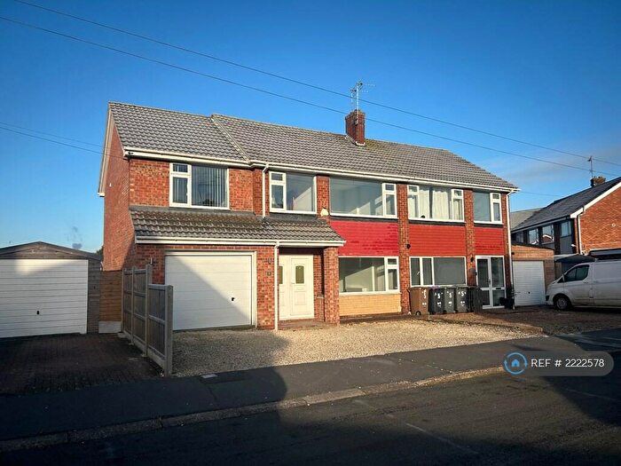 4 Bedroom Semi-Detached House To Rent In Monsal Dale, North Hykeham, Lincoln, LN6