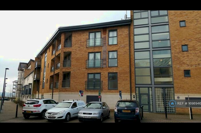 3 Bedroom Flat To Rent In Old Town, Swindon, SN1