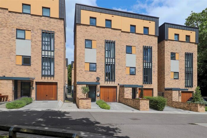 4 Bedroom Semi-Detached House To Rent In Noel Coward Avenue, Denham, UB9