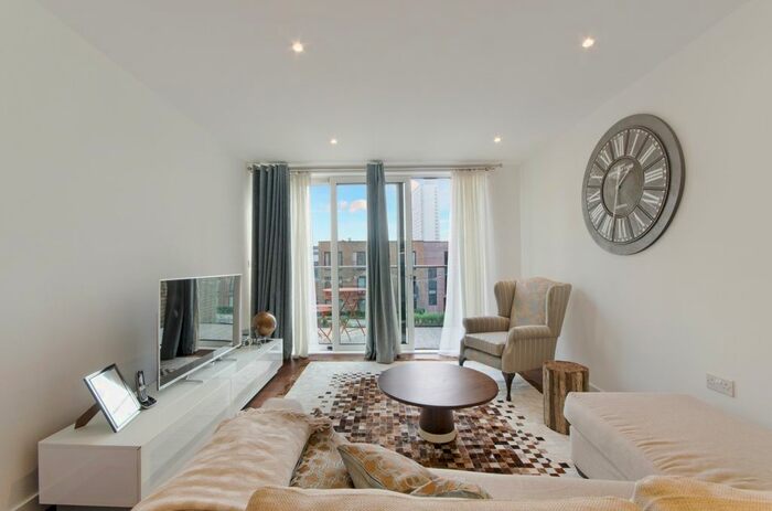 2 Bedroom Flat To Rent In Royal Victoria Gardens, Marine Wharf, Surrey Quays, SE16