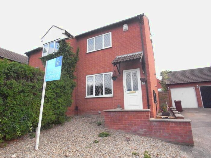 2 Bedroom Detached House To Rent In Burr Tree Drive, Leeds, West Yorkshire, Uk, LS15