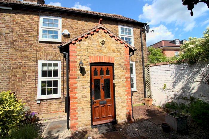 2 Bedroom Property To Rent In Park Road, Bushey, WD23