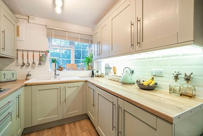 1 Bedroom Flat For Sale In Headley Drive, Epsom, KT18