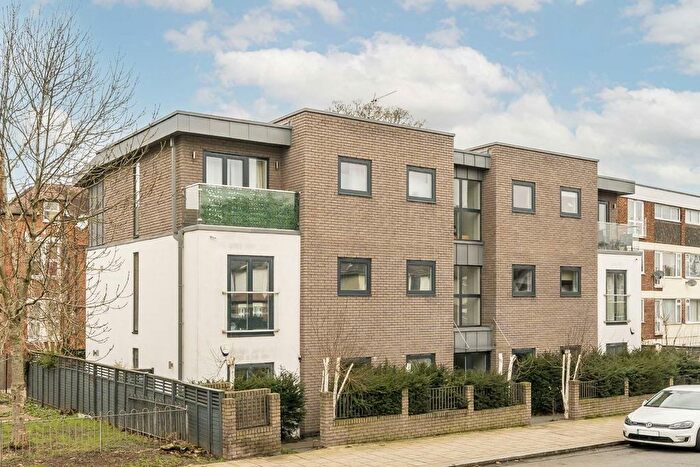 2 Bedroom Flat To Rent In Valley Road, Streatham, SW16