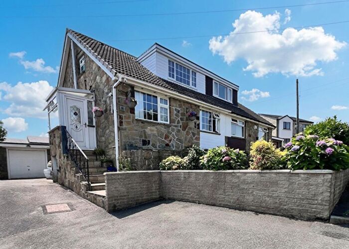 4 Bedroom Semi-Detached House For Sale In Shannon Road, Brighouse, HD6