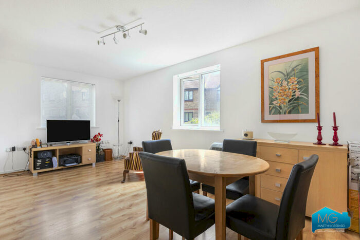 2 Bedroom Apartment To Rent In Deanery Close, East Finchley, London, N2