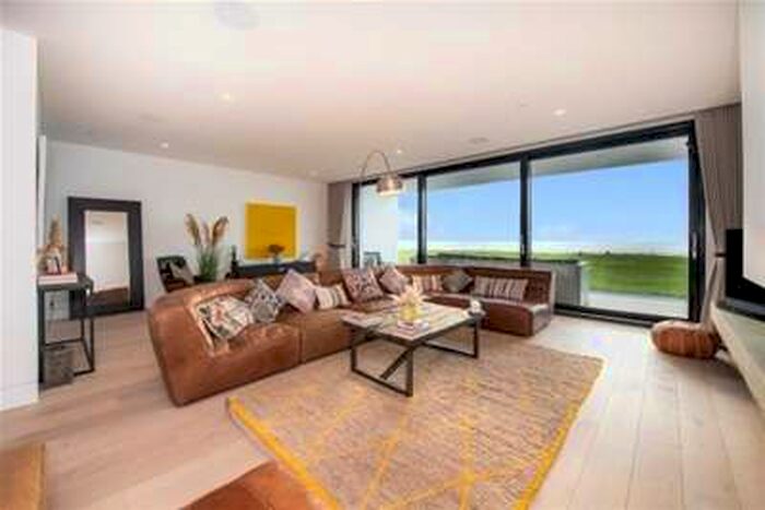 5 Bedroom House To Rent In Burbo Bank Road North, Crosby, L23