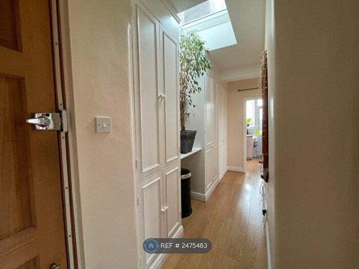 3 Bedroom Flat To Rent In Alexandra Avenue, Harrow, HA2