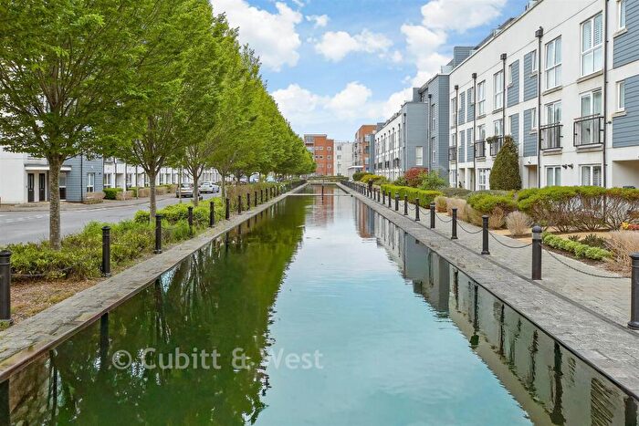 1 Bedroom Apartment For Sale In Canalside, Redhill, Surrey, RH1